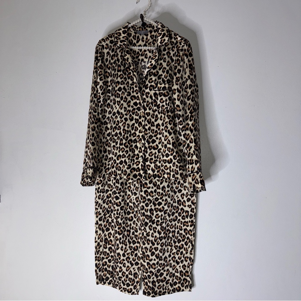 Loft Sleepwear XL 2 Piece Long Pajama Set Satin Notch Collar Leopard Print